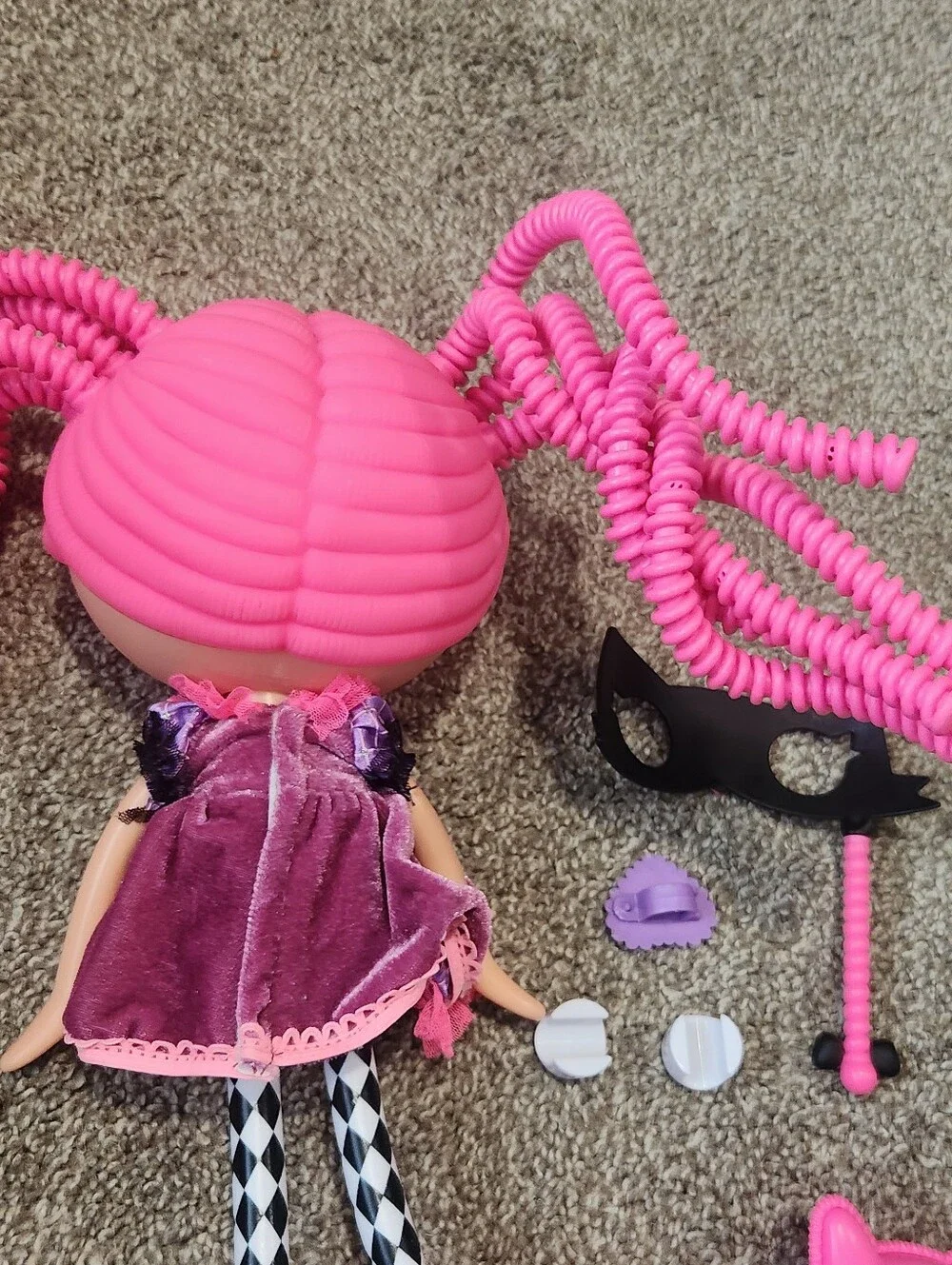 Lalaloopsy Confetti Carnivale Silly Hair Doll w Mask, Pet Cat, Hair Accessories